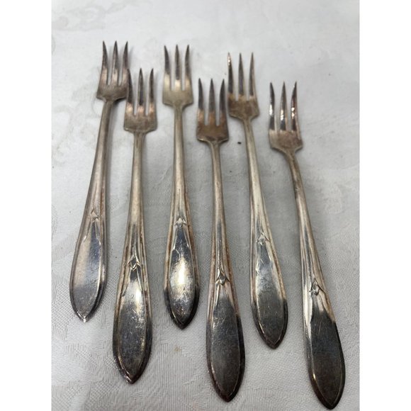 International Silver Other - Pickwick Silverplate 1938 6 relish condimentseafood forks